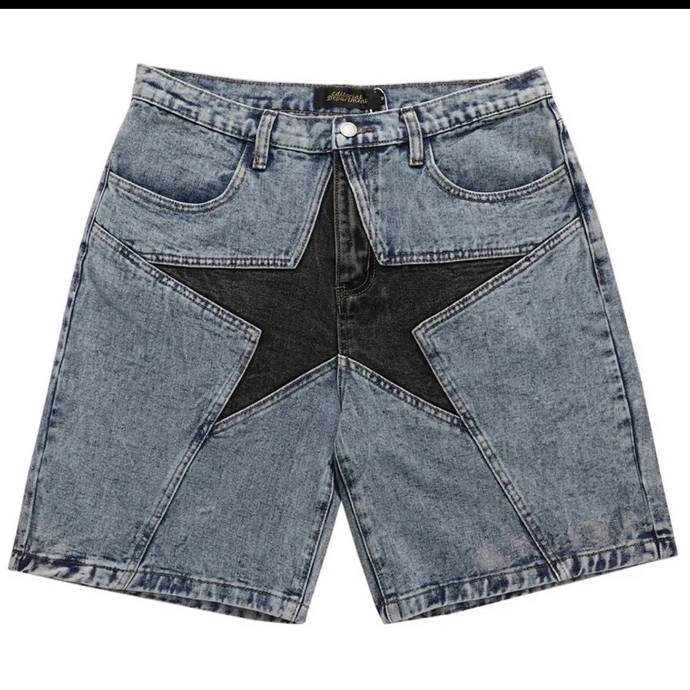 ⭐️⭐️Over sized star jorts⭐️⭐️
Don’t sleep on these